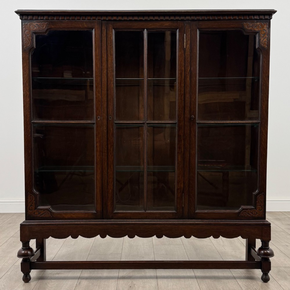Antique 20th Century Good Quality Oak Display Cabinet View II