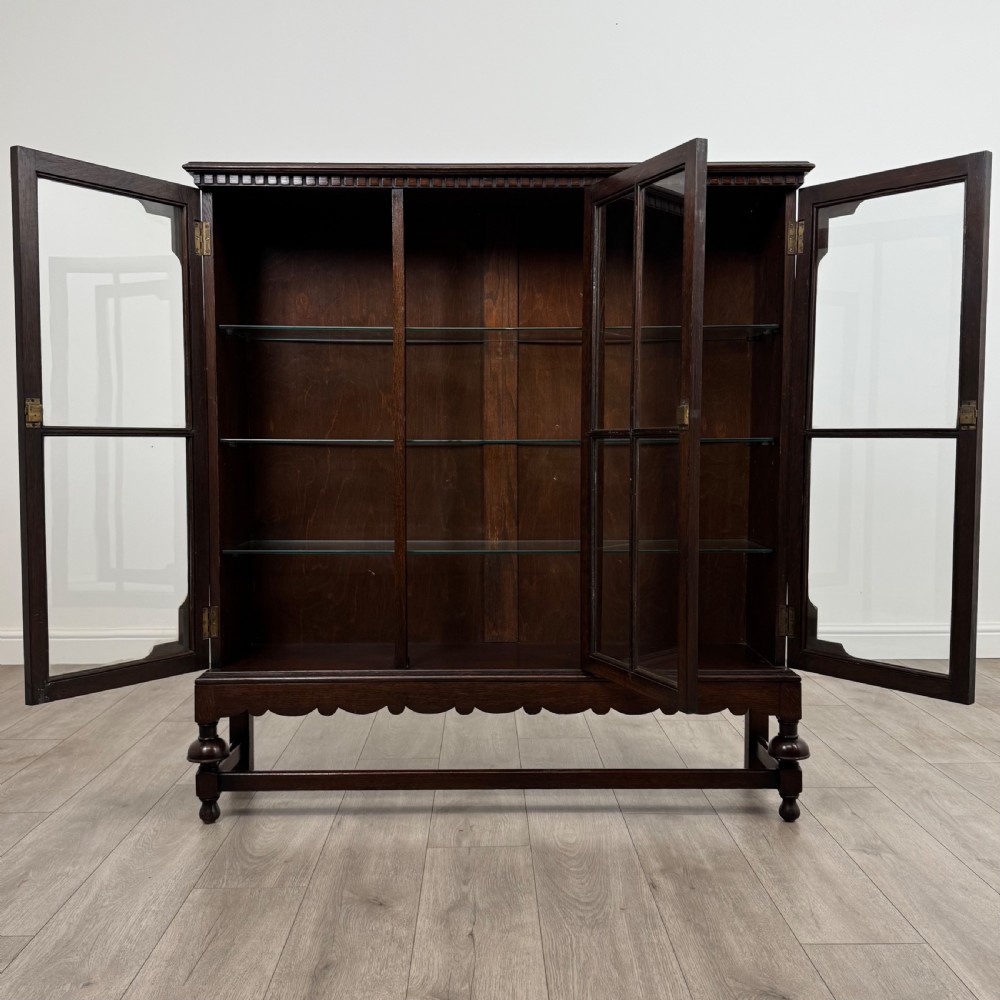 Antique 20th Century Good Quality Oak Display Cabinet View III