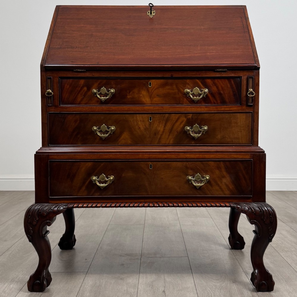  Antique 20th Century Fine Quality Bureau In Mahogany 