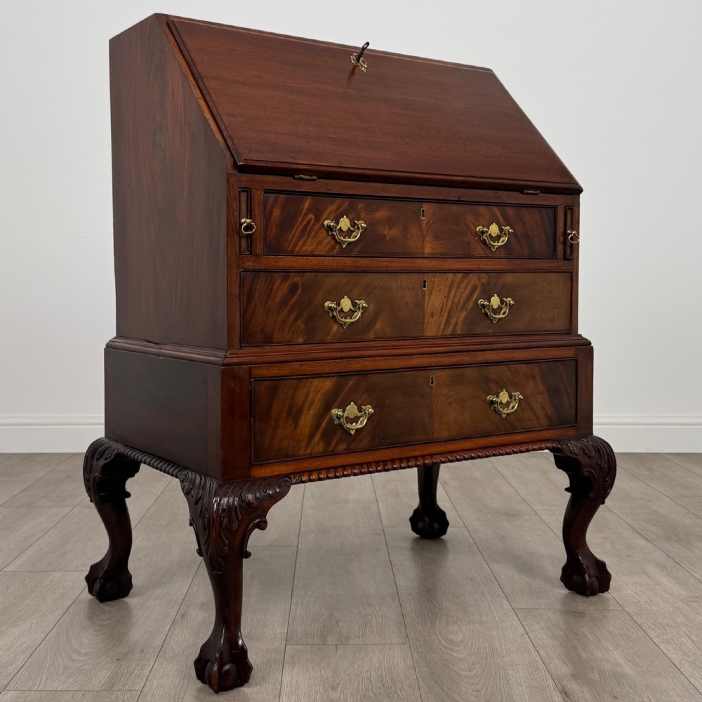  Antique 20th Century Fine Quality Bureau In Mahogany  View IX