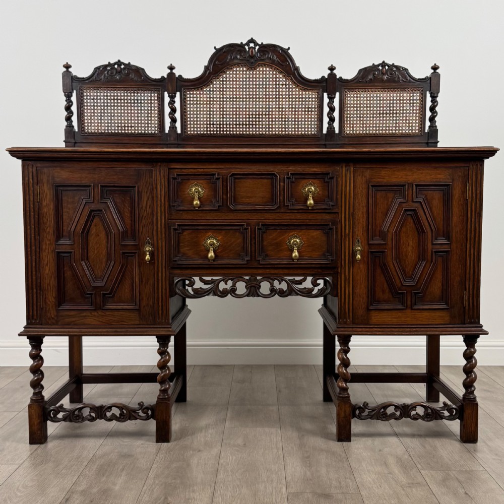 Antique 20th Century Jacobean Sideboard In Oak 