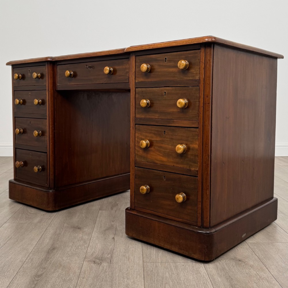 Antique 19th Century Good Quality Kneehole Desk In Mahogany  View II