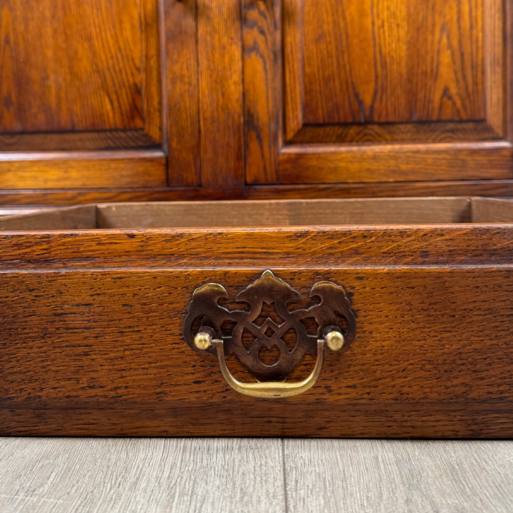  Antique 20th Century Fine Quality Dresser Base In Oak  View XII