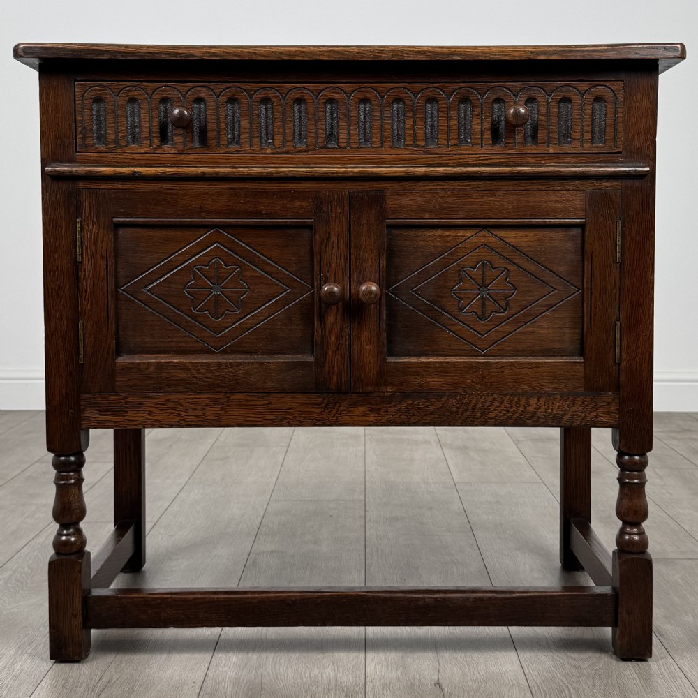  Antique 20th Century Good Quality Cupboard In Oak 