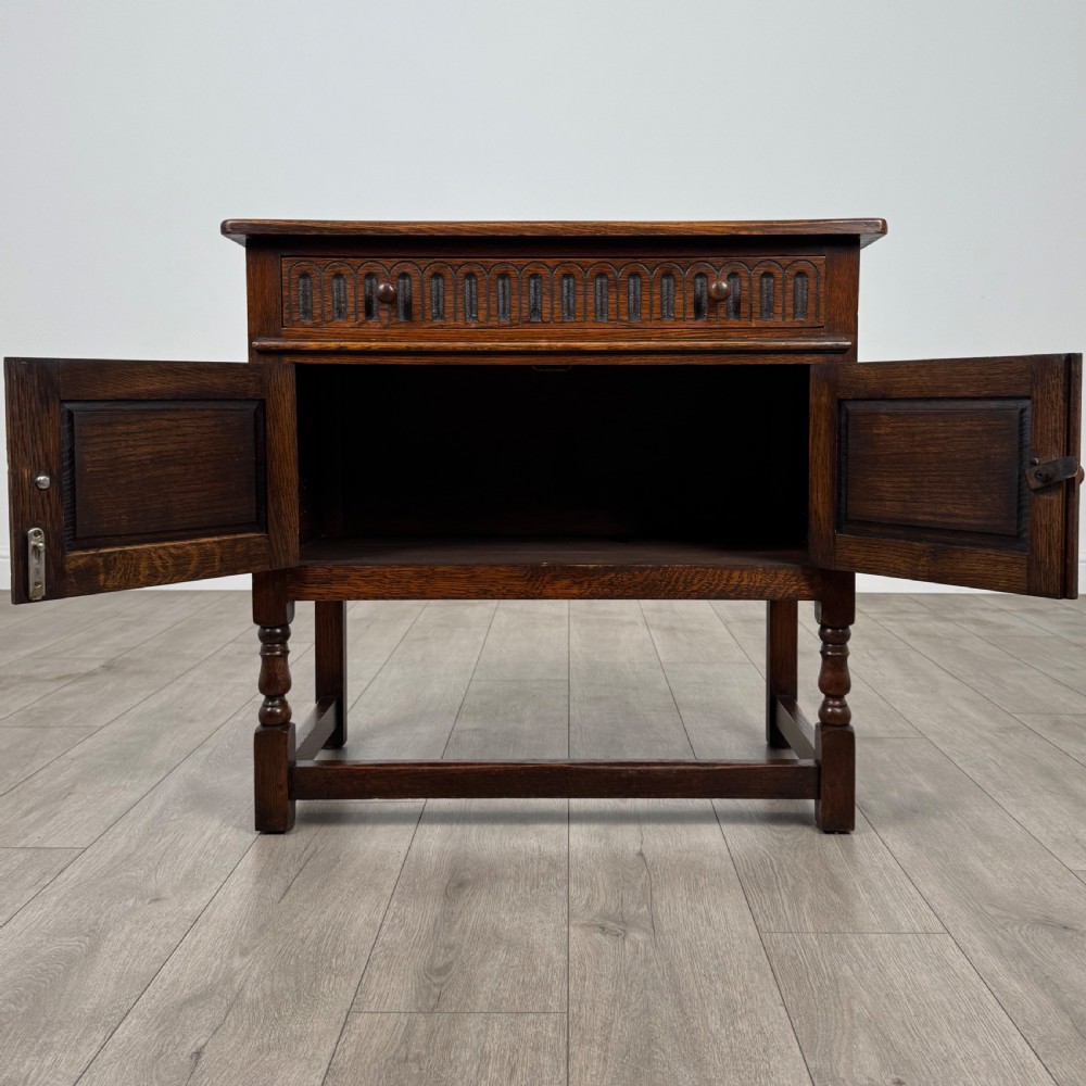  Antique 20th Century Good Quality Cupboard In Oak  View II