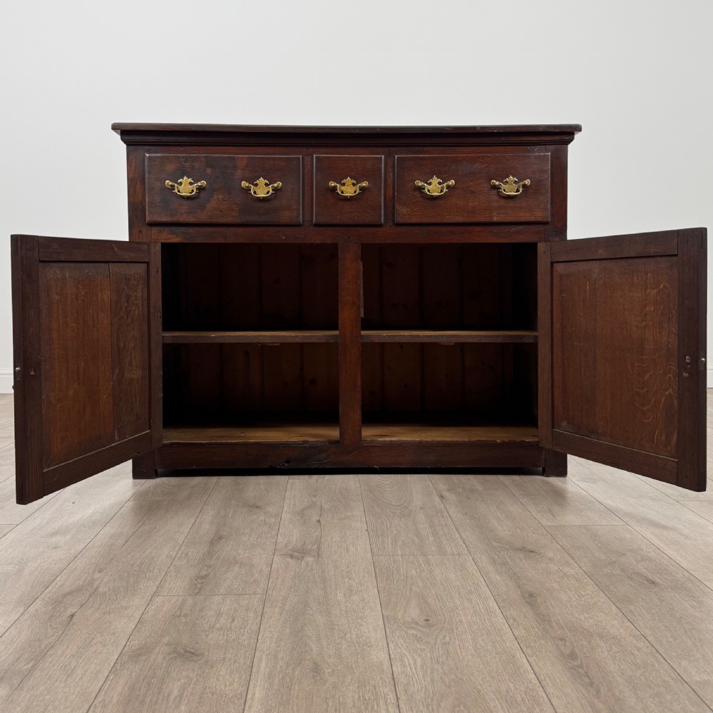 Antique 19th Century Good Quality Cupboard In Oak  View II