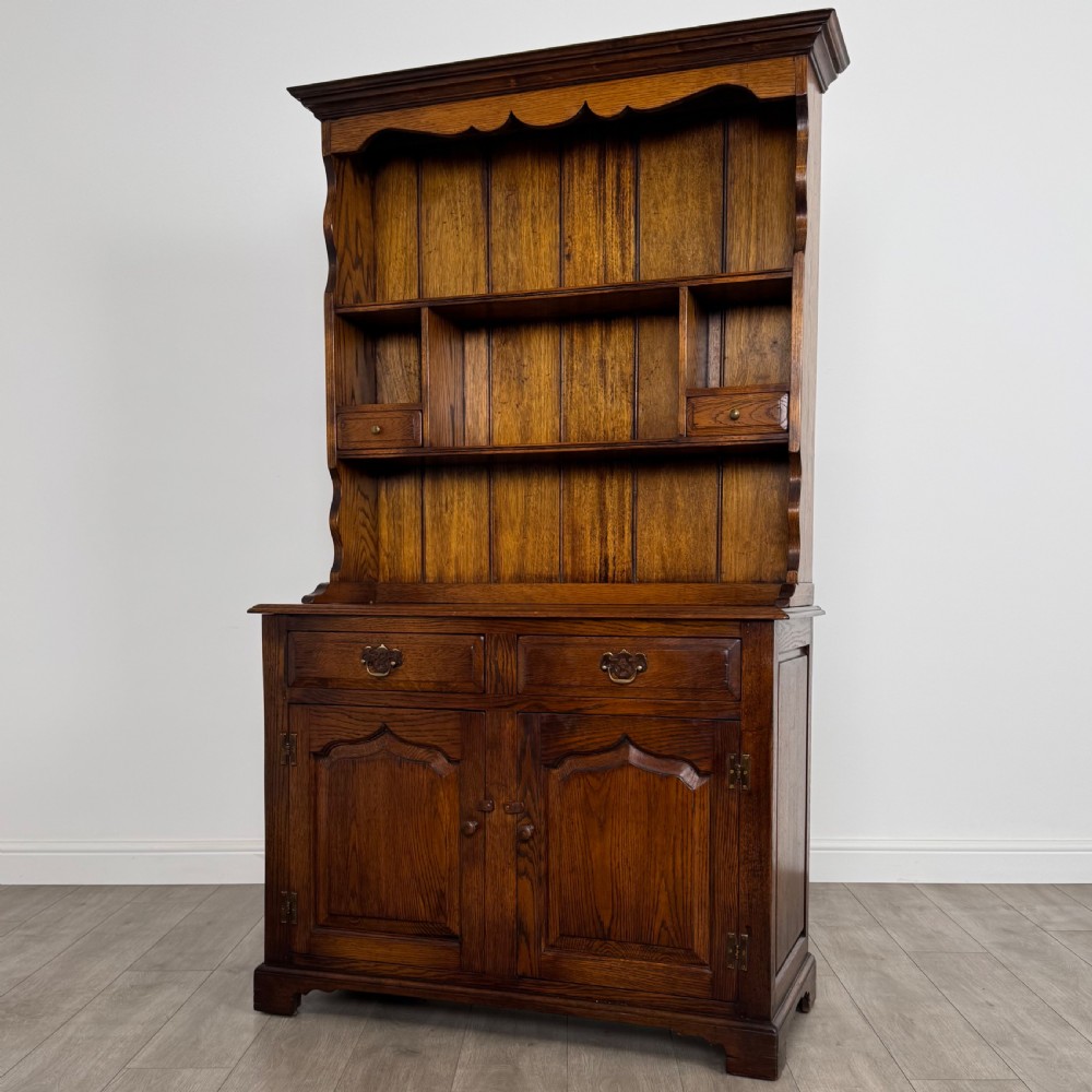 Antique 20th Century Fine Quality Dresser In Oak  View III
