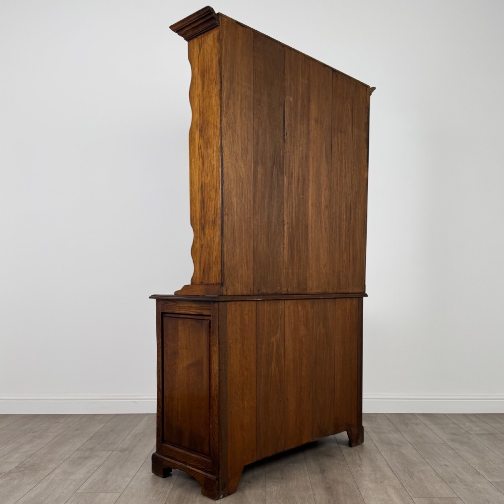 Antique 20th Century Fine Quality Dresser In Oak  View V