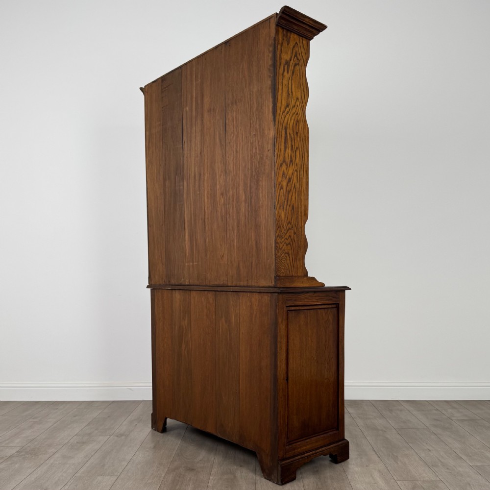 Antique 20th Century Fine Quality Dresser In Oak  View VII