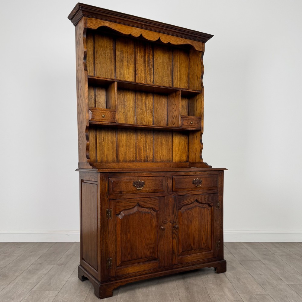 Antique 20th Century Fine Quality Dresser In Oak  View IX