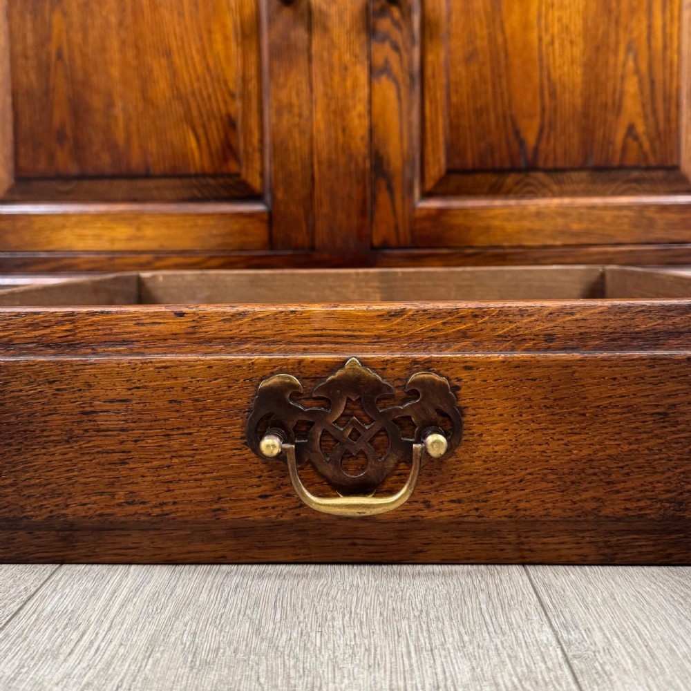 Antique 20th Century Fine Quality Dresser In Oak  View XII