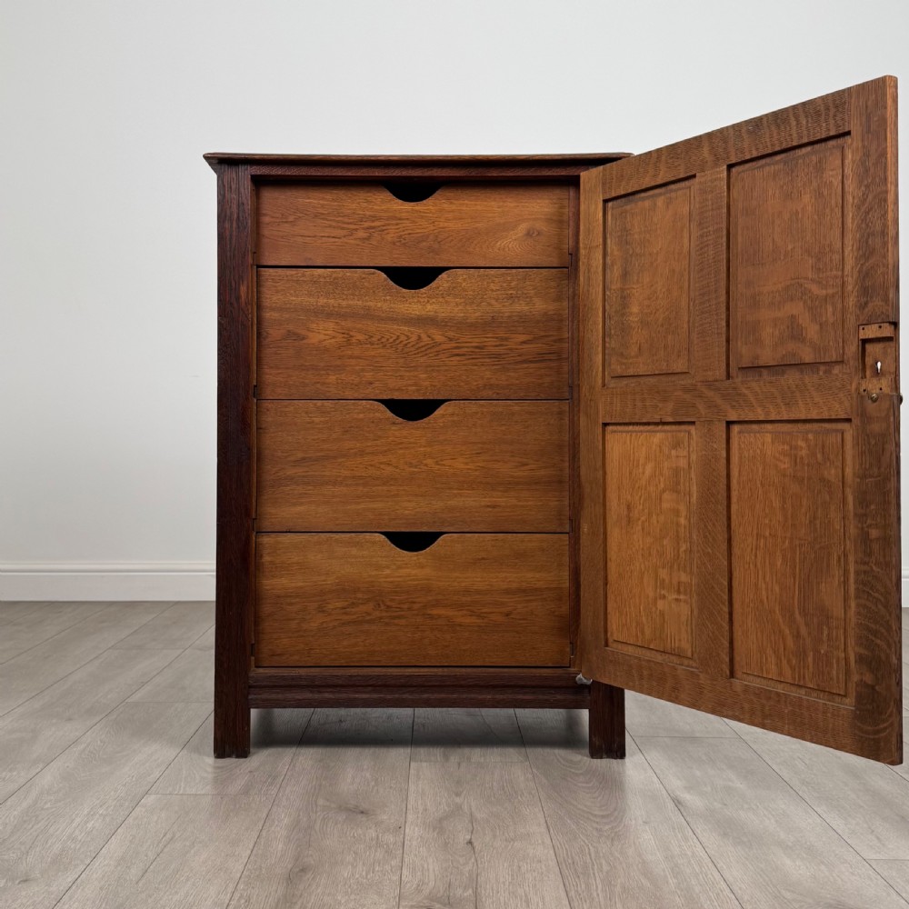 Antique 20th Century Fine Quality Fitted Cupboard In Oak  View II
