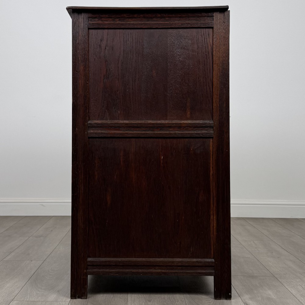 Antique 20th Century Fine Quality Fitted Cupboard In Oak  View IV