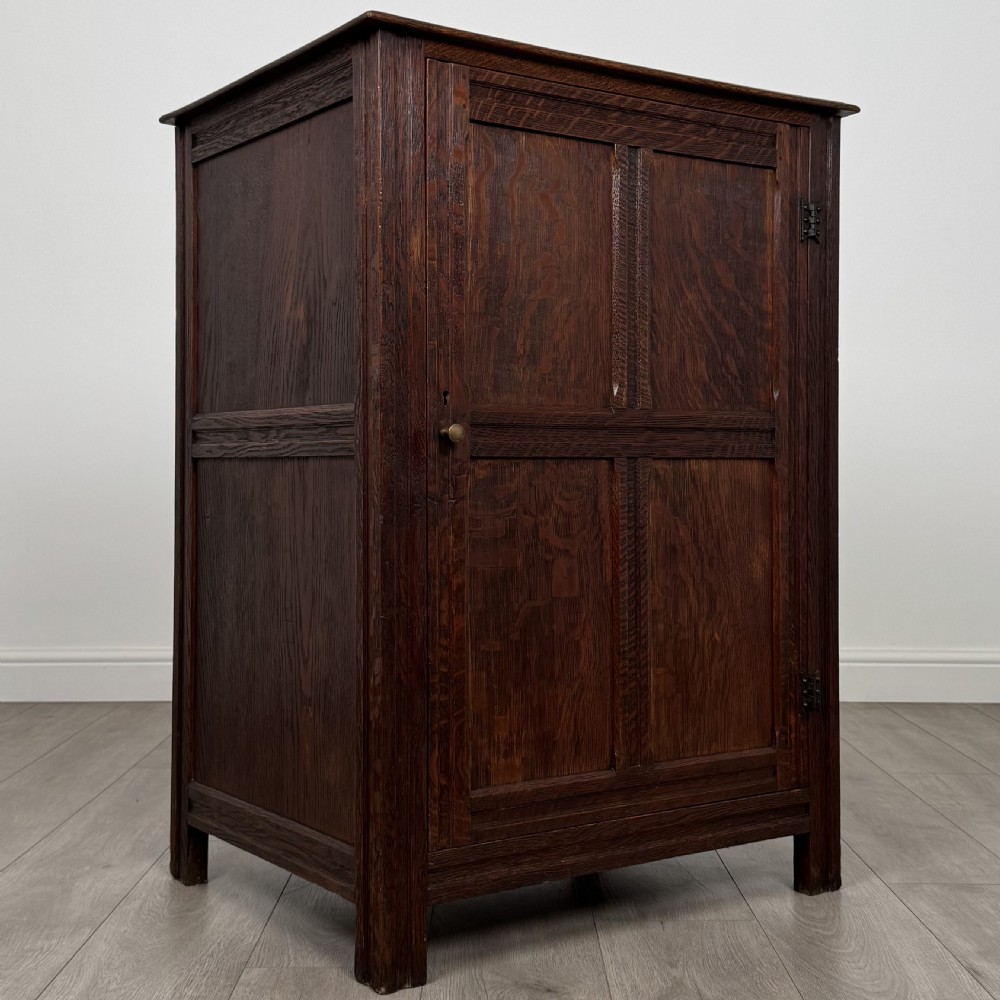 Antique 20th Century Fine Quality Fitted Cupboard In Oak  View IX