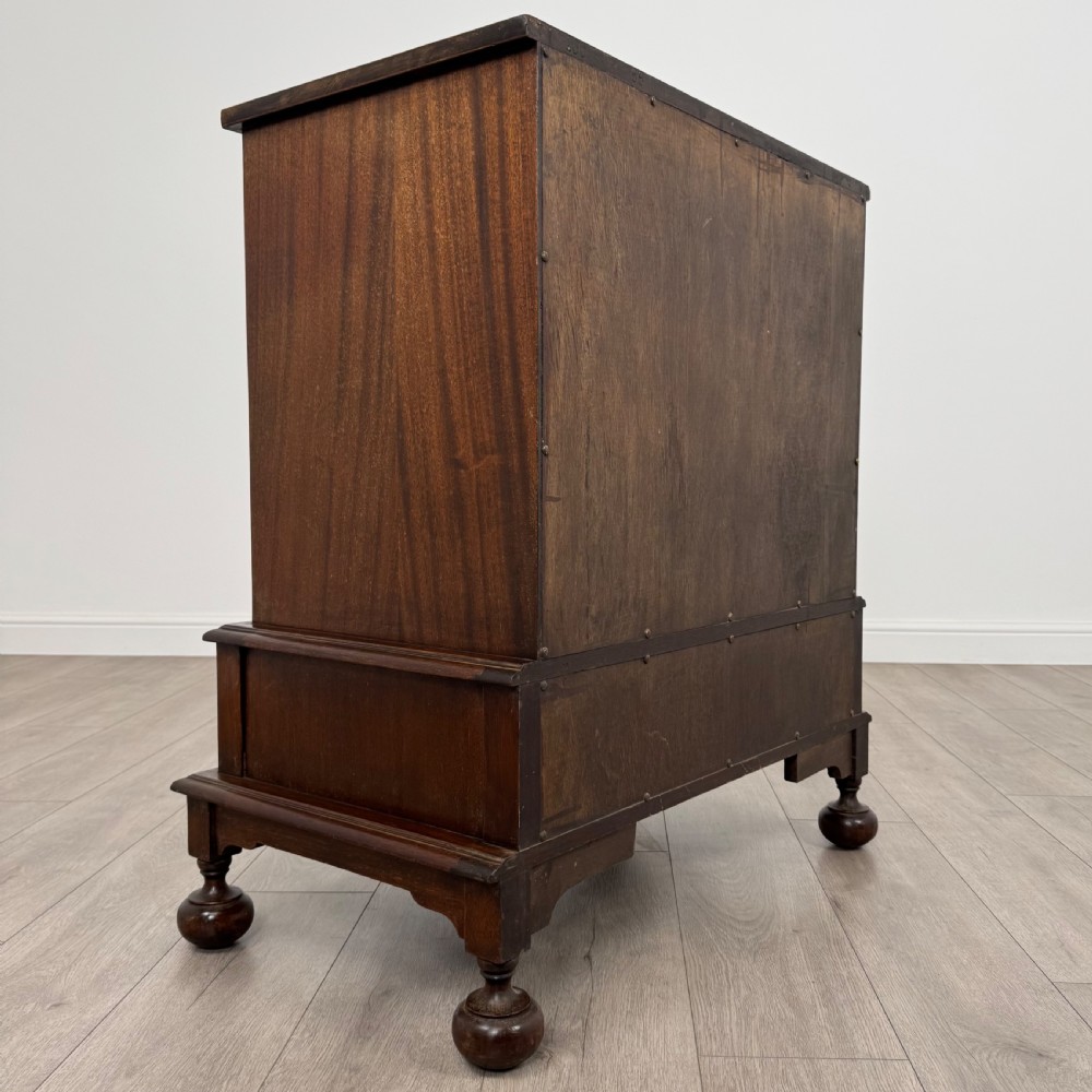 Antique 20th Century Chest Of Drawers In Mahogany  View V