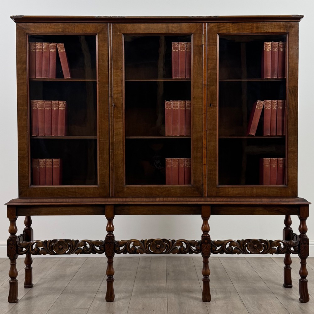 Antique 20th Century Good Quality Display Cabinet In Walnut 