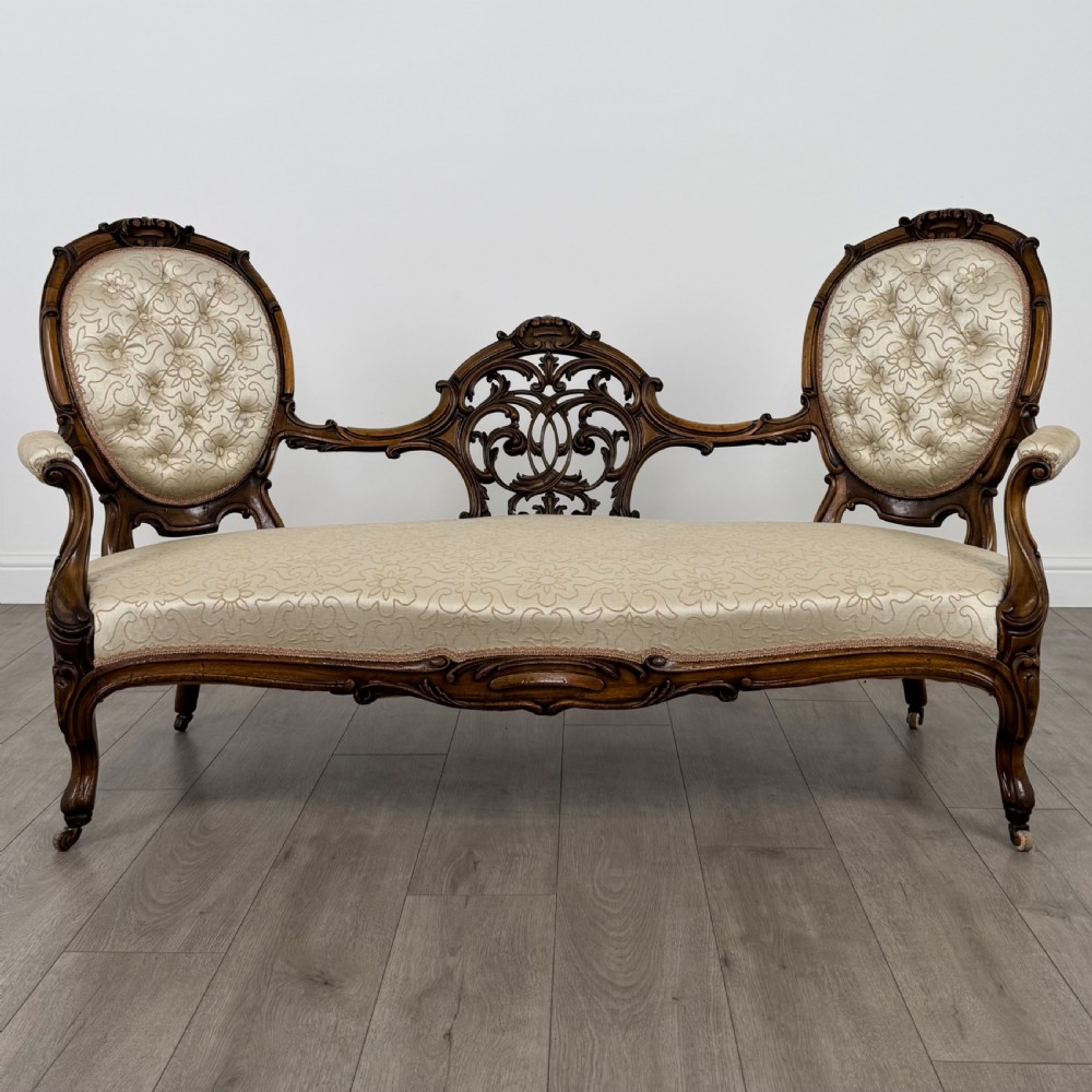  Antique 20th Century Fine Cameo Back Sofa In Walnut 