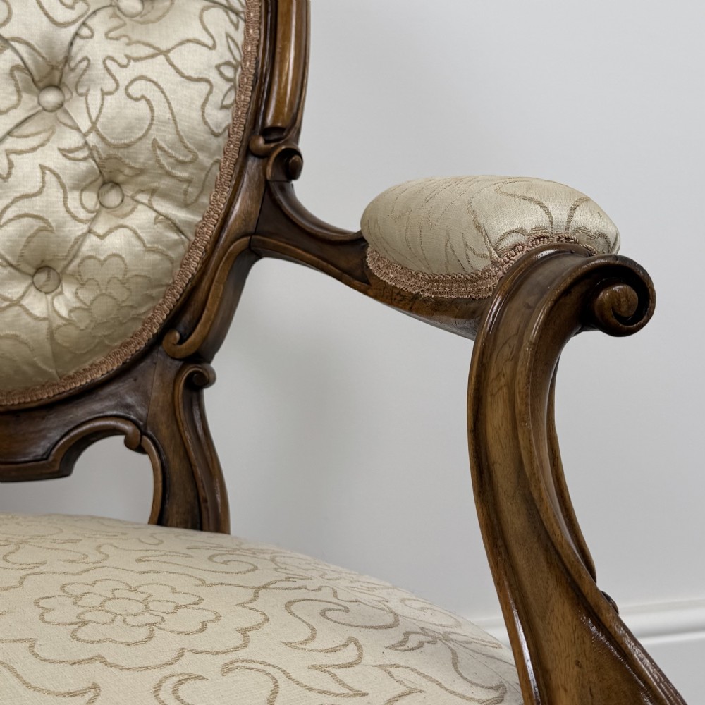  Antique 20th Century Fine Cameo Back Sofa In Walnut  View X