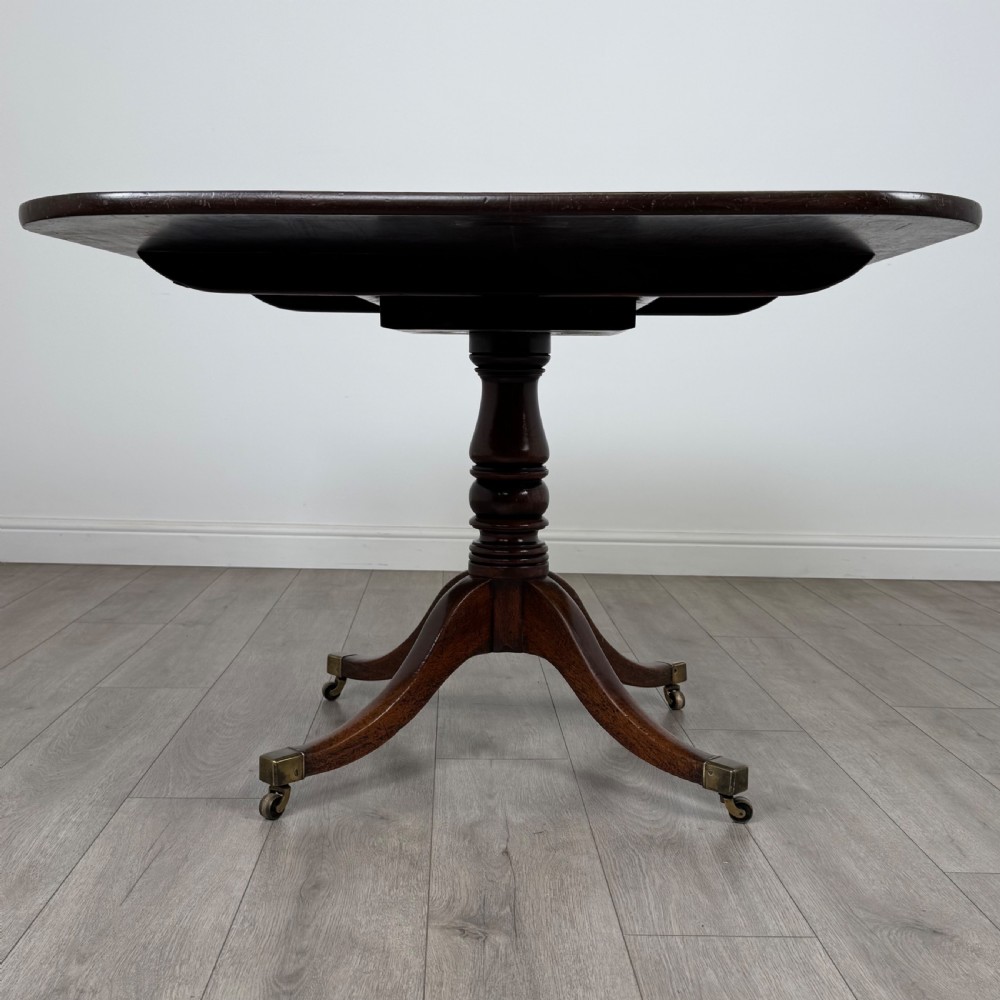Antique 18th Century Tilt Top Breakfast Table In Mahogany 