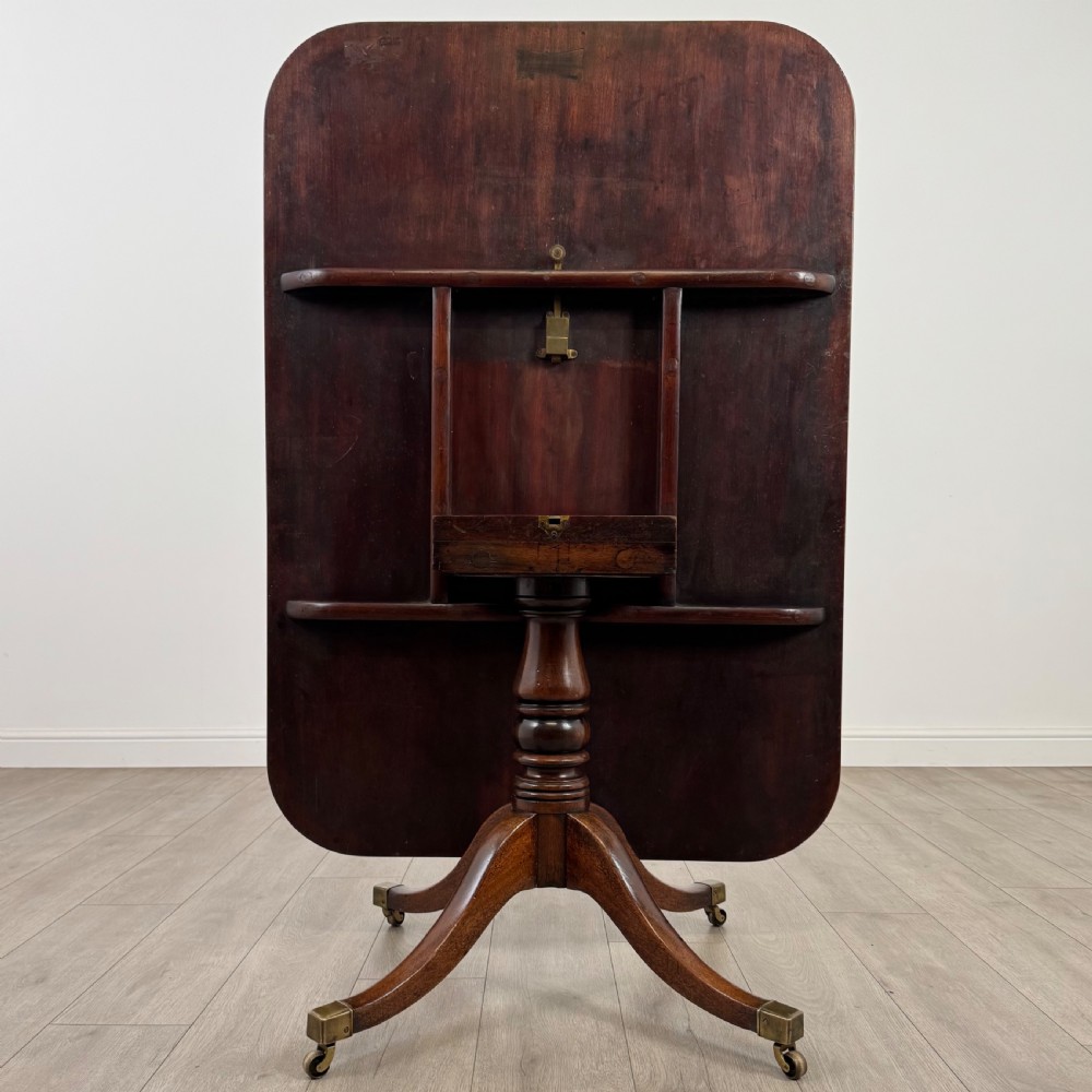 Antique 18th Century Tilt Top Breakfast Table In Mahogany  View III