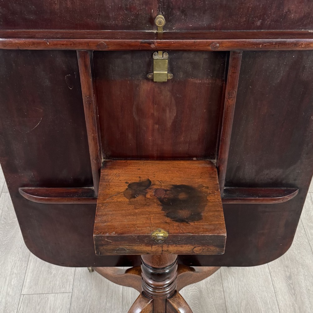 Antique 18th Century Tilt Top Breakfast Table In Mahogany  View IV