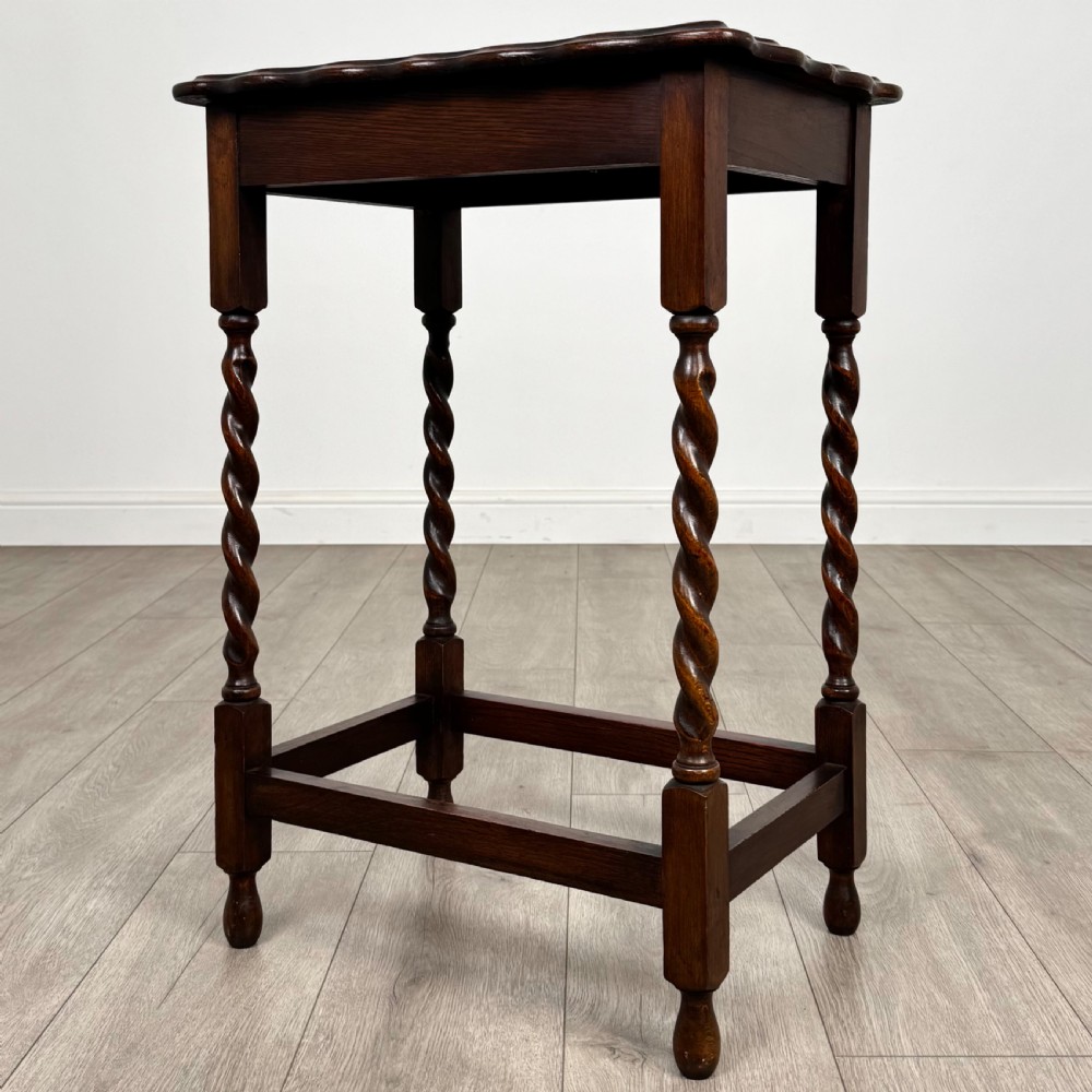 Antique 20th Century Good Quality Small Oak Side Table  View II