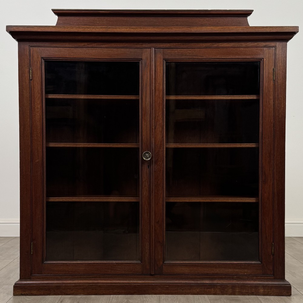  Antique 20th Century Glazed Bookcase In Mahogany