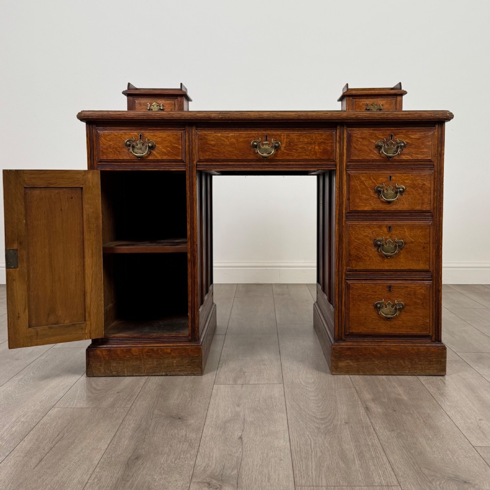 Antique 20th Century Fine Quality Desk In Oak  View II