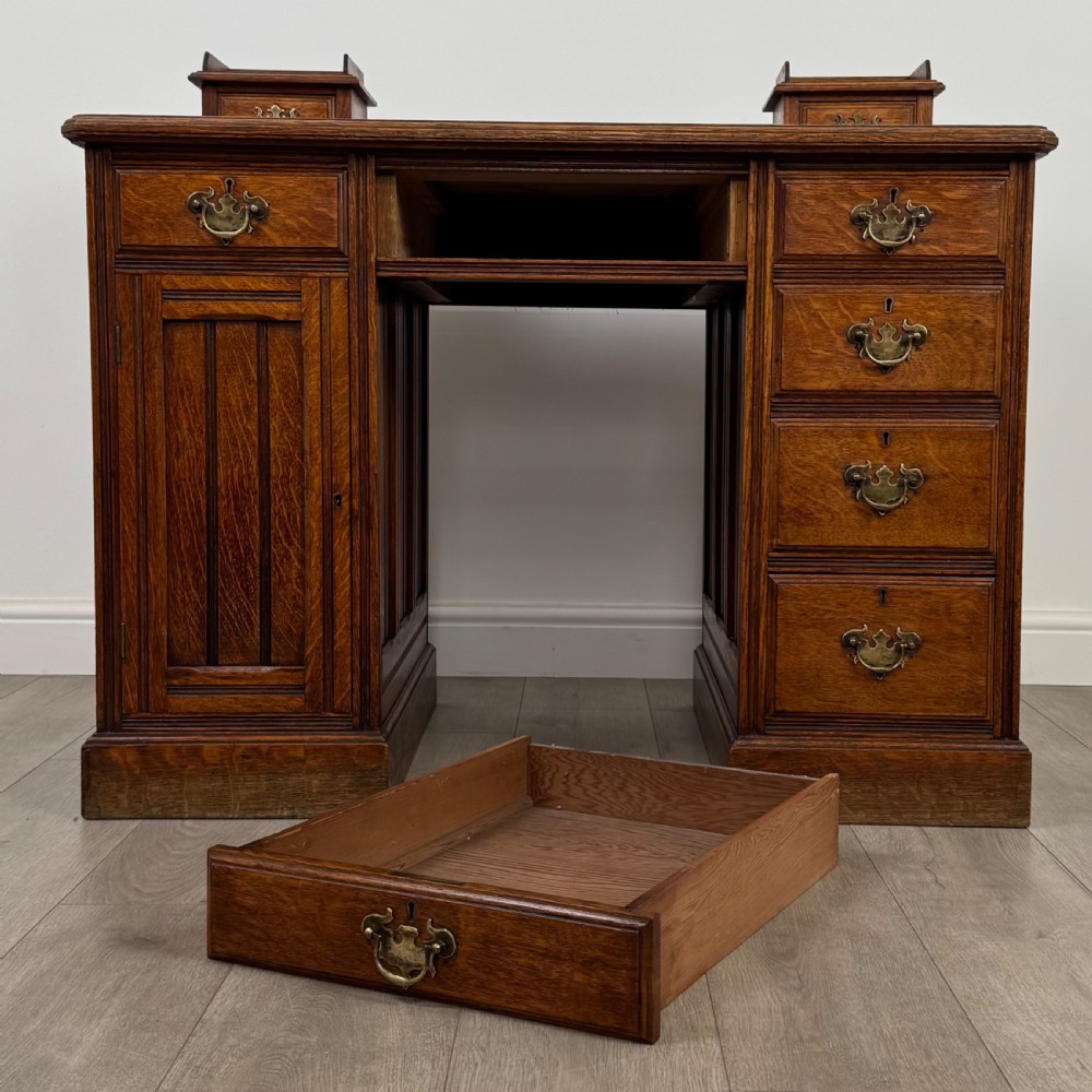 Antique 20th Century Fine Quality Desk In Oak  View XII