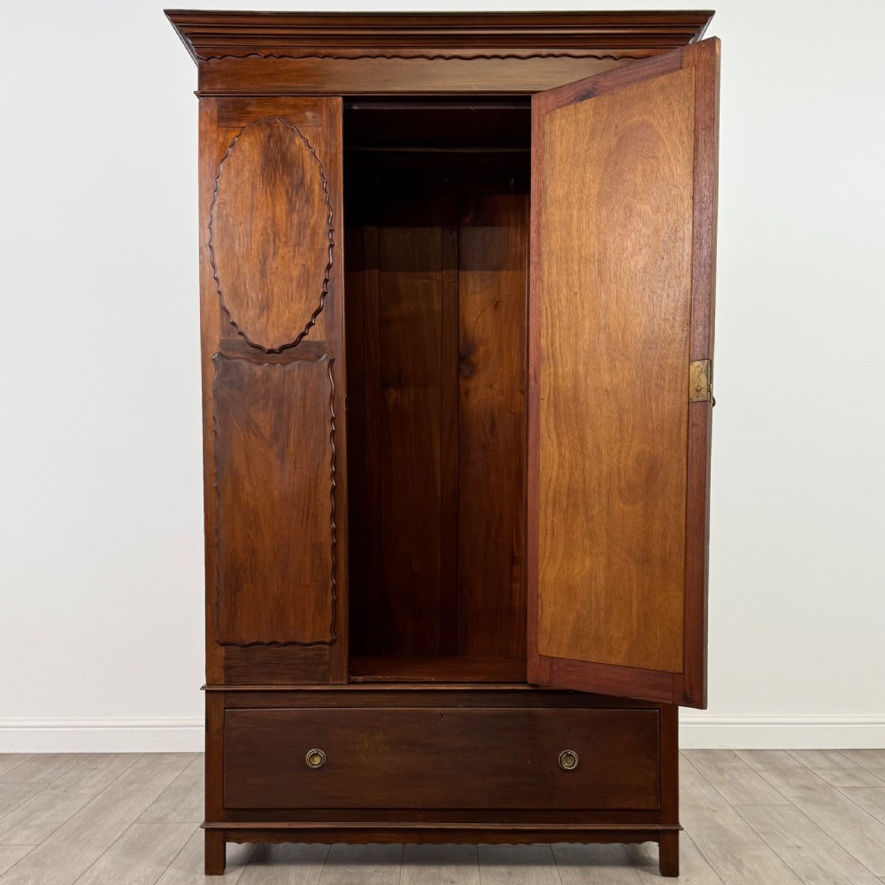 Antique 20th Century Good Quality Wardrobe In Mahogany  View II
