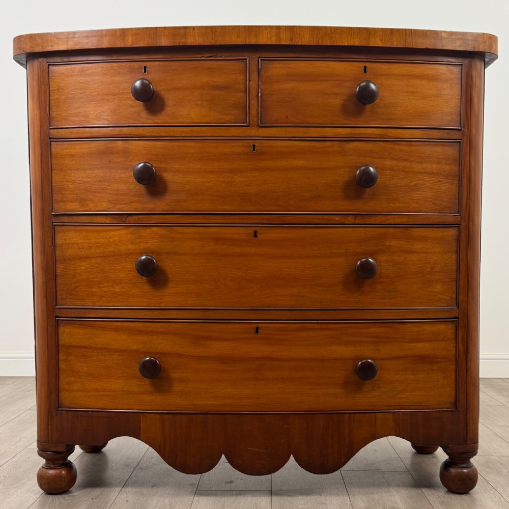  Antique 19th Century Bow Front Chest Of Drawers In Mahogany