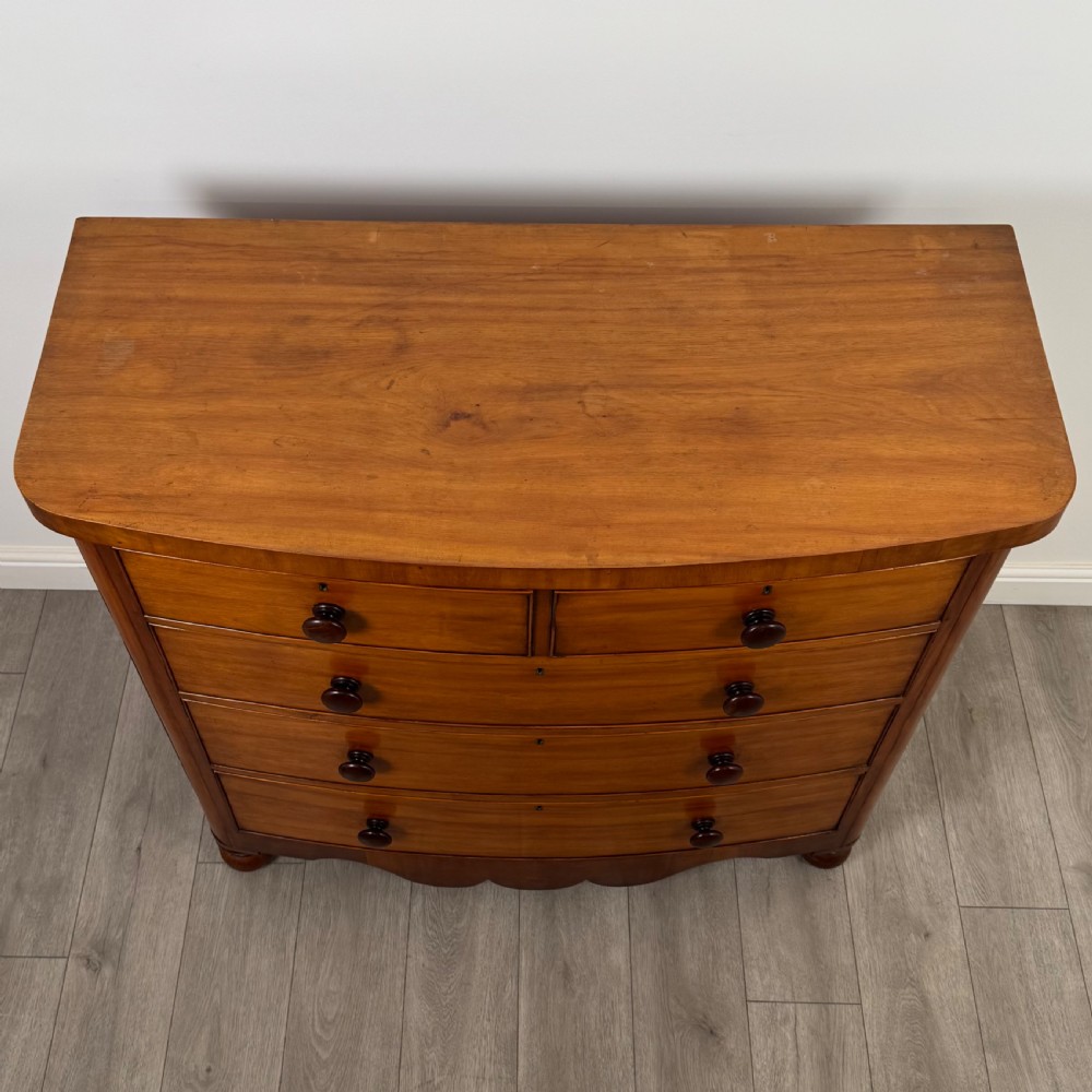  Antique 19th Century Bow Front Chest Of Drawers In Mahogany View IX