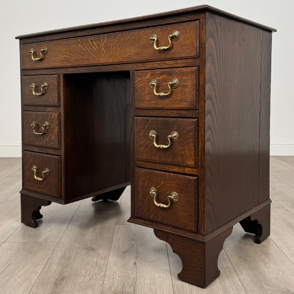  Antique 20th Century Good Quality Kneehole Desk In Oak View II
