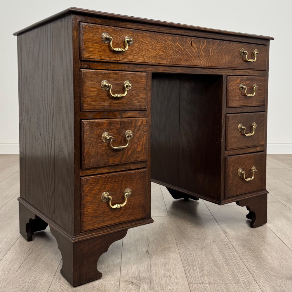  Antique 20th Century Good Quality Kneehole Desk In Oak View VIII