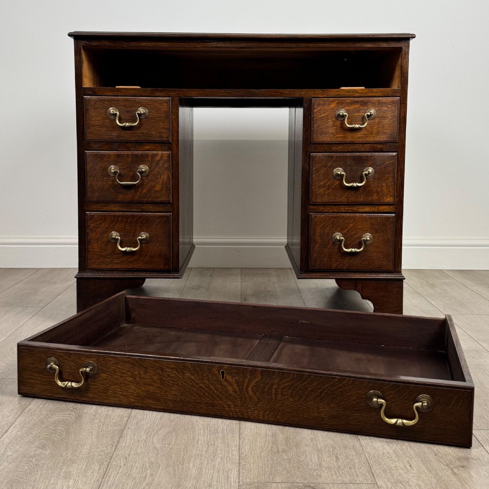  Antique 20th Century Good Quality Kneehole Desk In Oak View X
