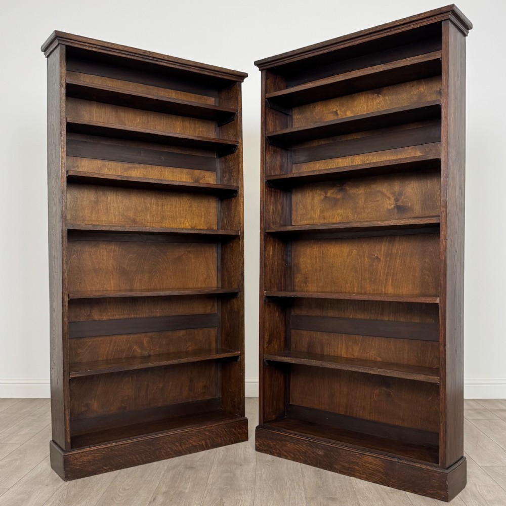 Antique 20th Century Pair Of Tall Bookcases In Oak 