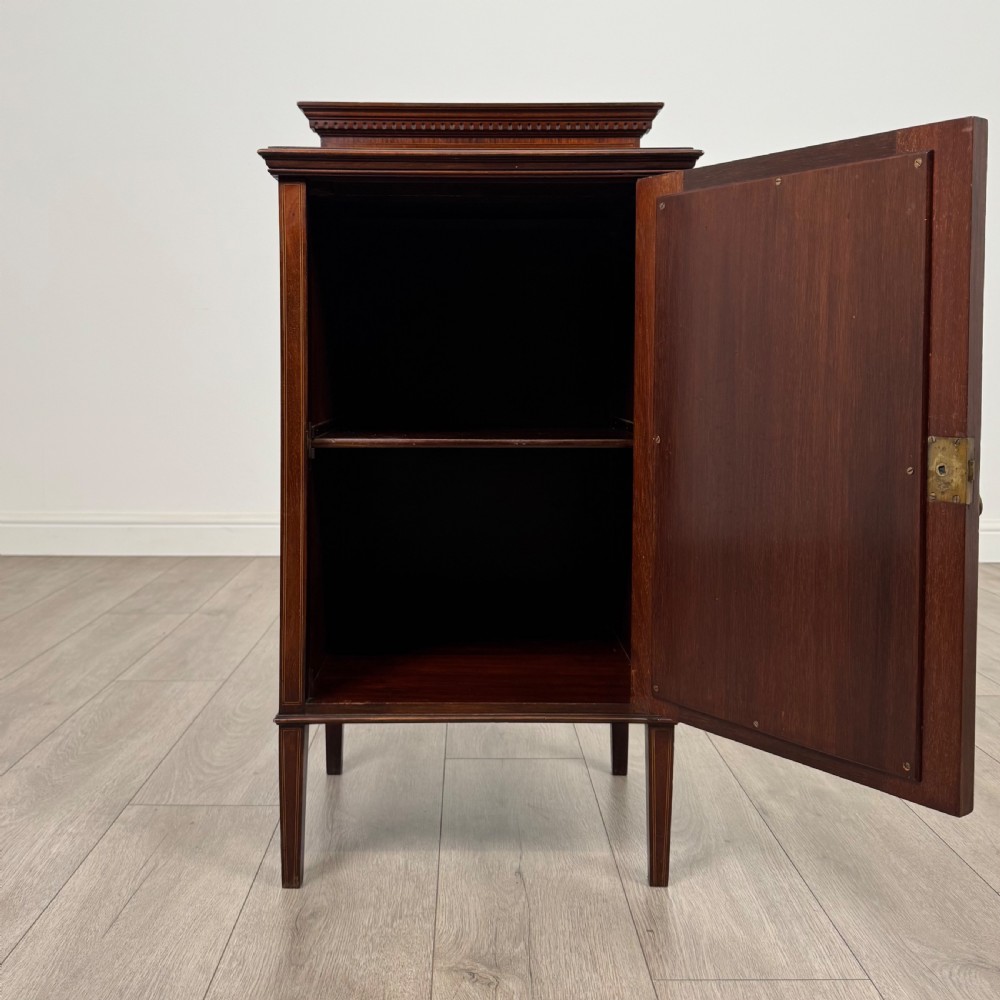 Antique 20th Century Good Quality Cabinet In Mahogany  View II