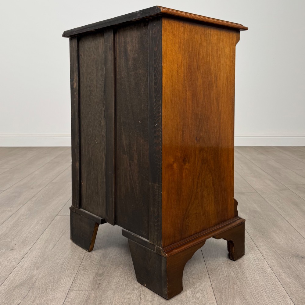 Antique 20th Century Serpentine Chest Of Drawers In Burr Walnut View VI