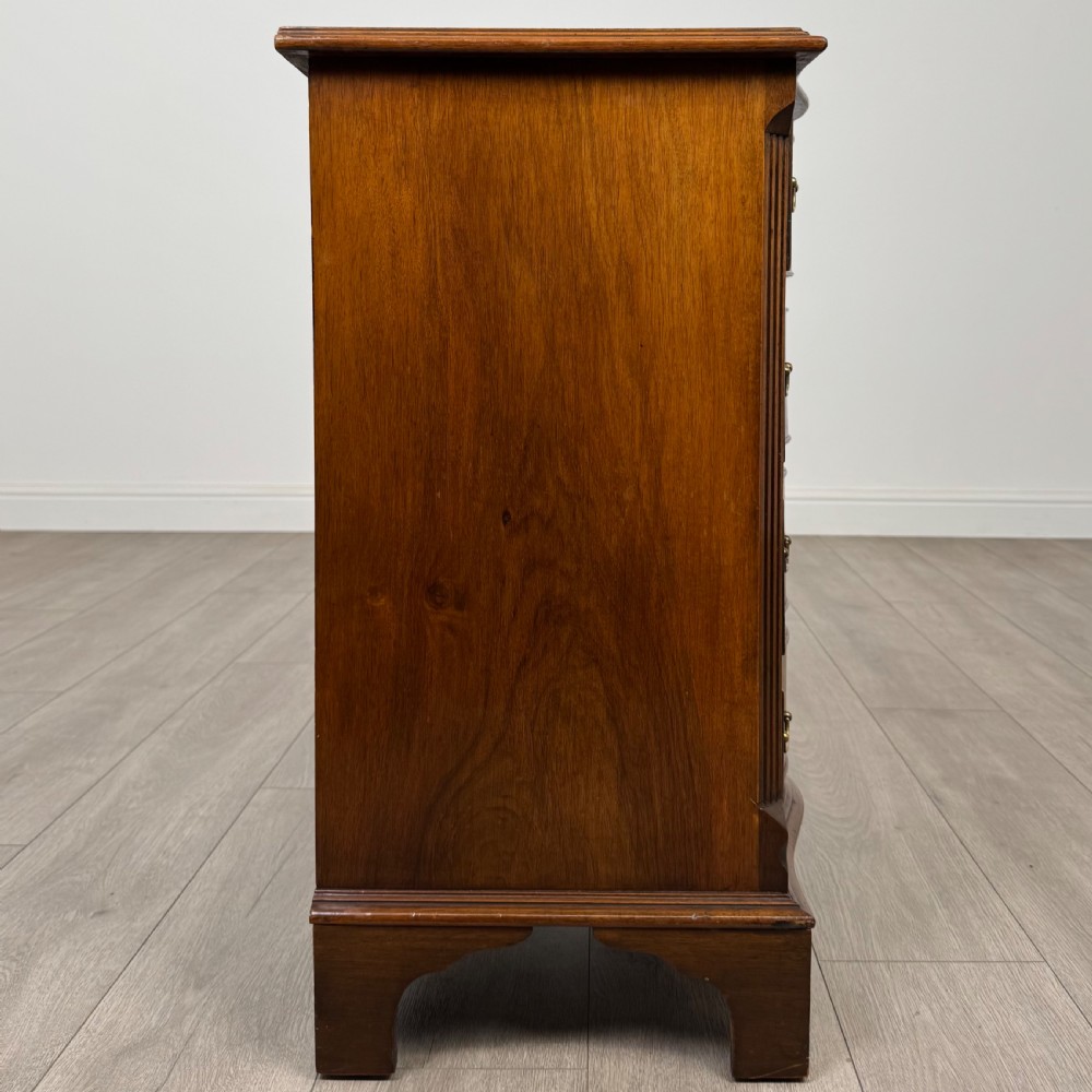 Antique 20th Century Serpentine Chest Of Drawers In Burr Walnut View VII