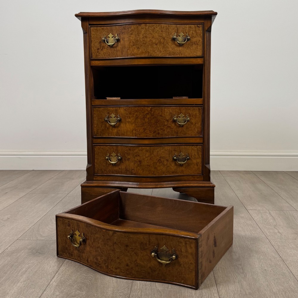 Antique 20th Century Serpentine Chest Of Drawers In Burr Walnut View X