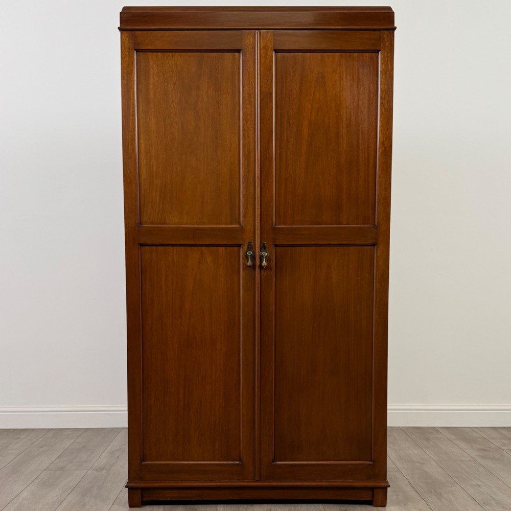 Antique 20th Century Fine Quality Fitted Wardrobe In Mahogany 
