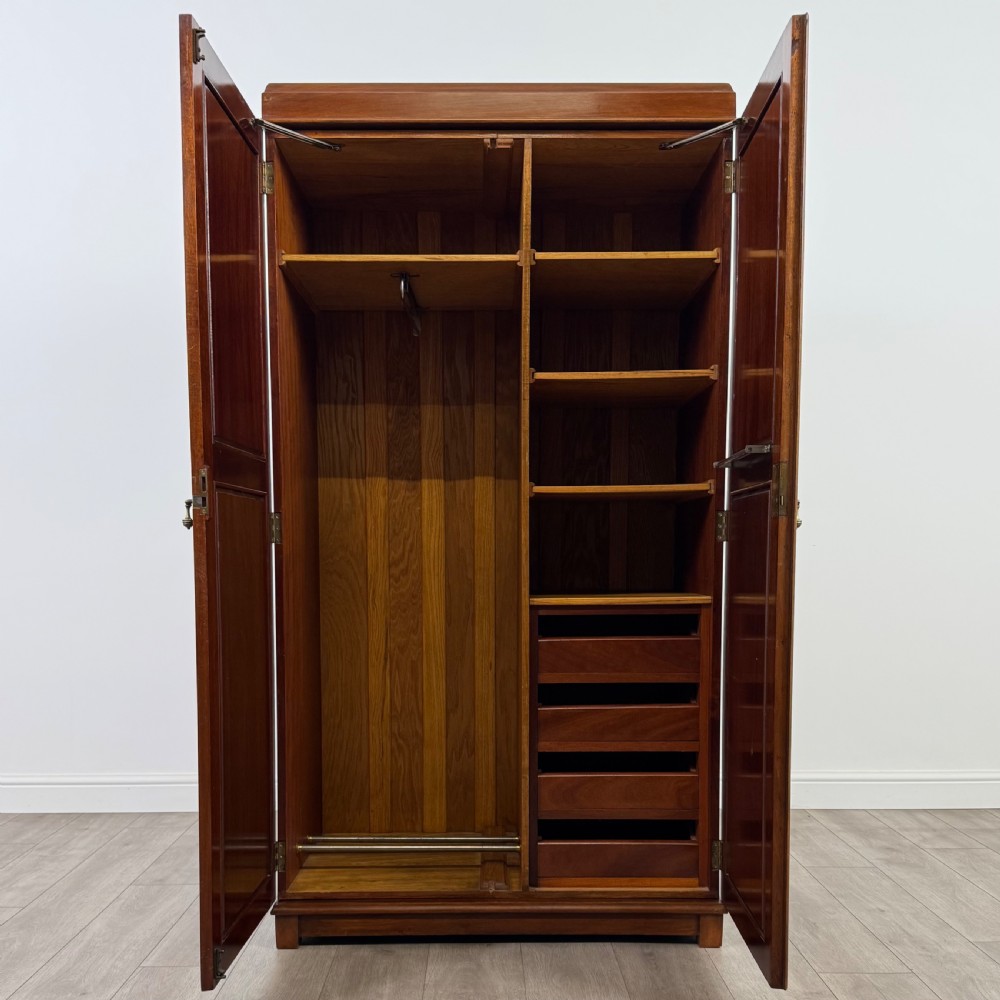 Antique 20th Century Fine Quality Fitted Wardrobe In Mahogany  View II