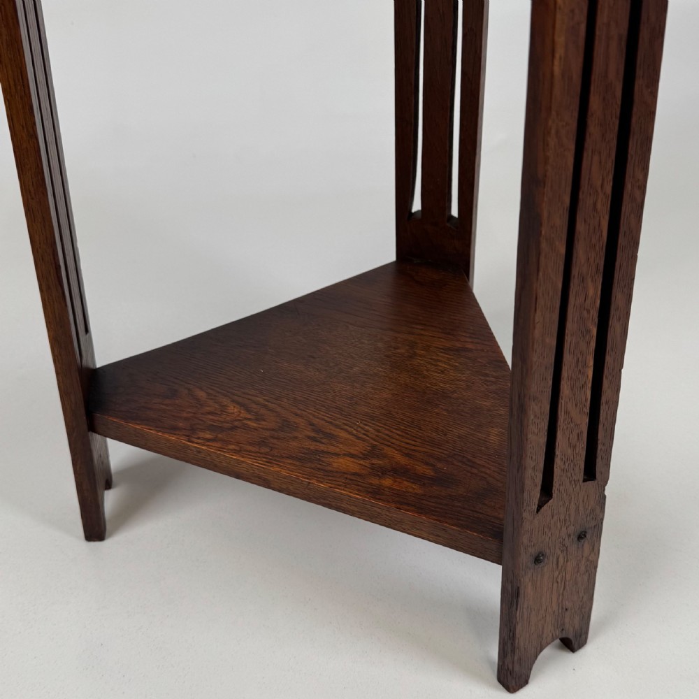 Antique 20th Century Arts & Crafts Side Table In Oak View V