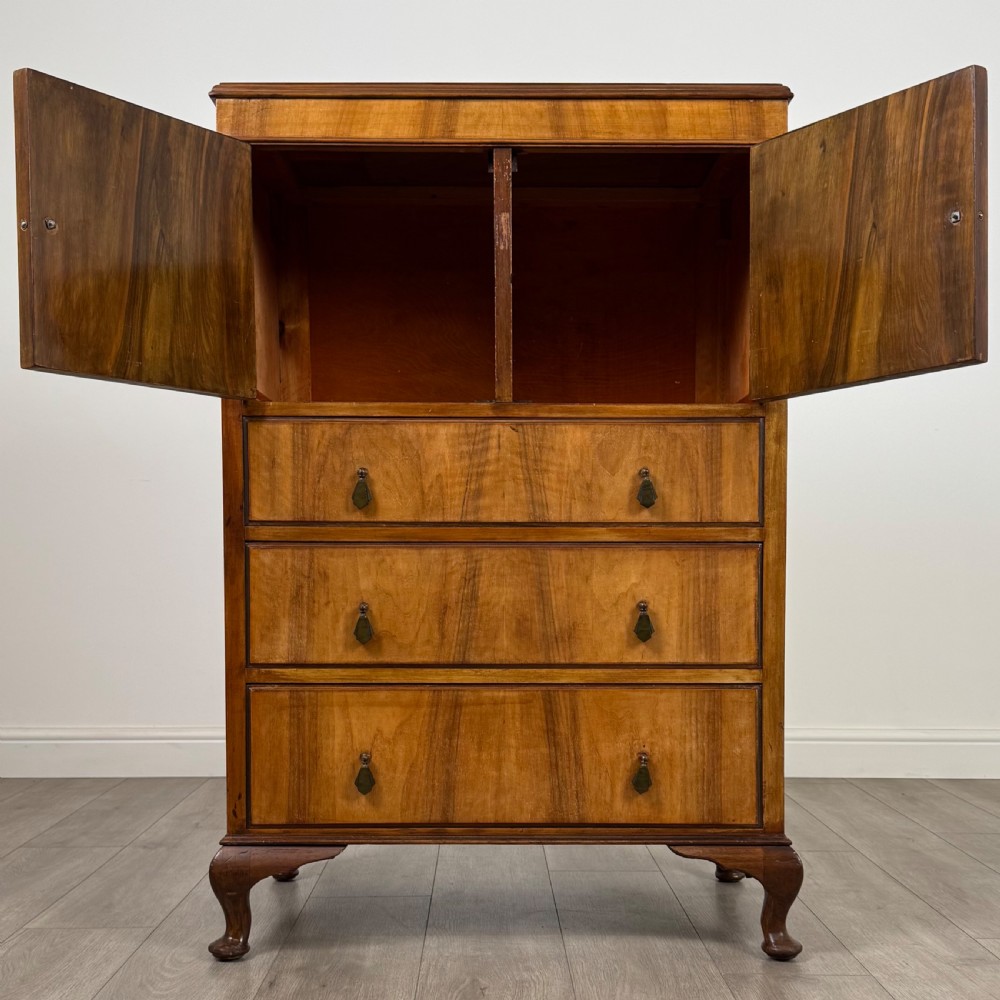 Antique 20th Century Good Quality Cupboard In Figured Walnut  View II