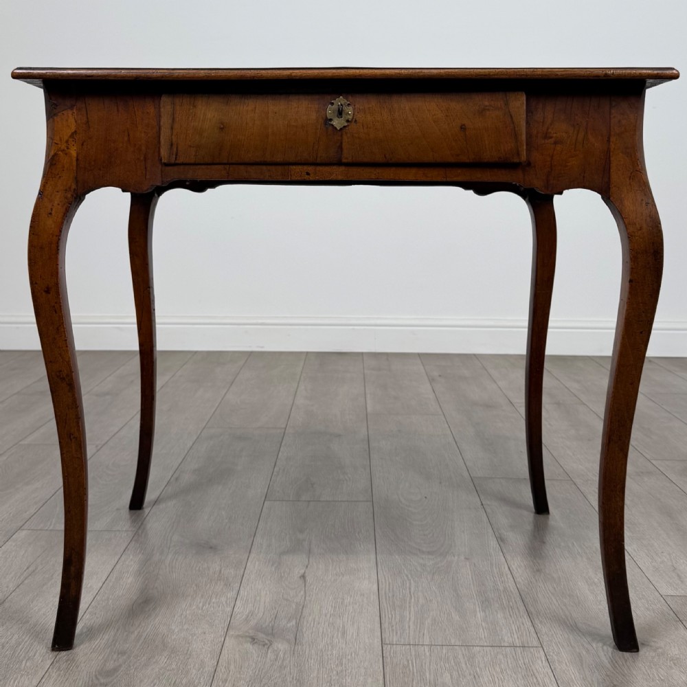Antique 18th Century Good Quality Side Table In Walnut