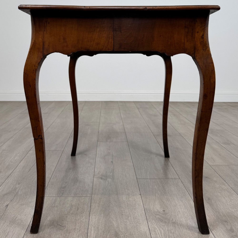 Antique 18th Century Good Quality Side Table In Walnut View VII