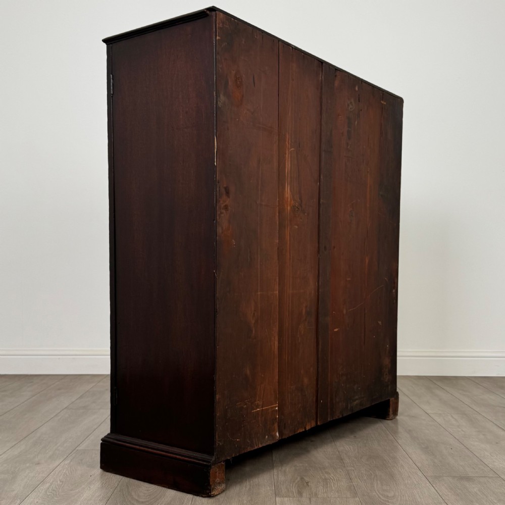 Antique 18th Century Good Quality Cupboard In Mahogany  View V