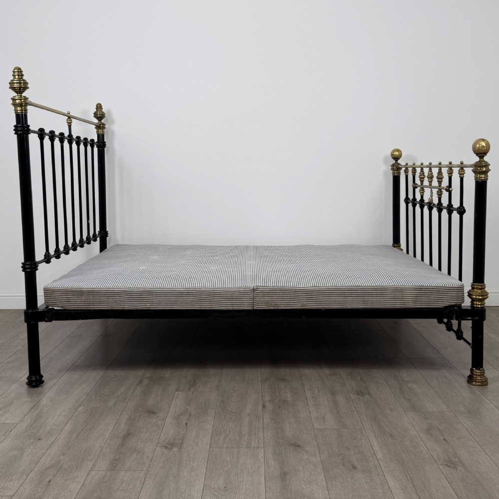  Antique 19th Century Fine Quality Brass And Iron King Size Bed  View III
