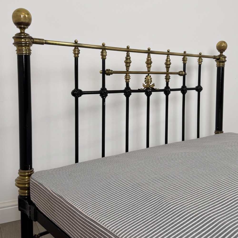  Antique 19th Century Fine Quality Brass And Iron King Size Bed  View VII