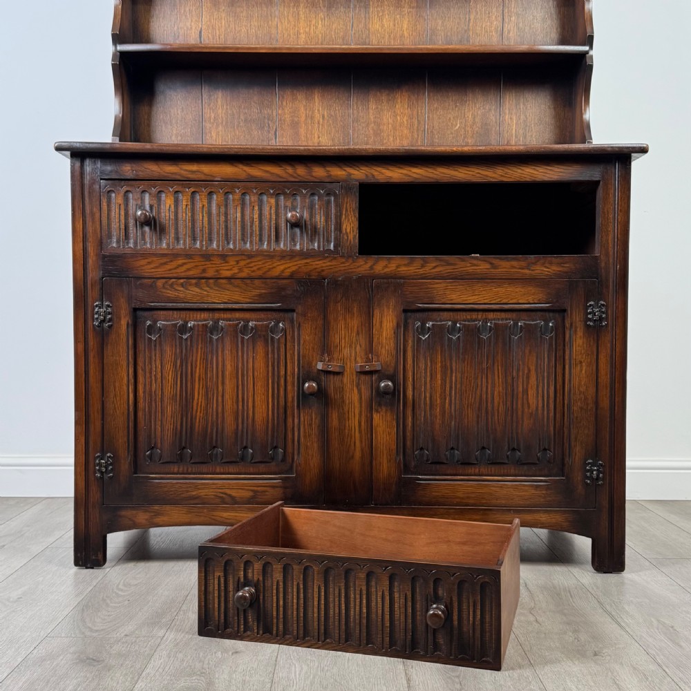Antique 20th Century Linenfold Dresser In Oak  View XI